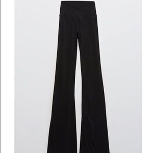 Arie Flare Leggings (BRAND NEW)